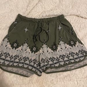 Cute printed green shorts with pockets